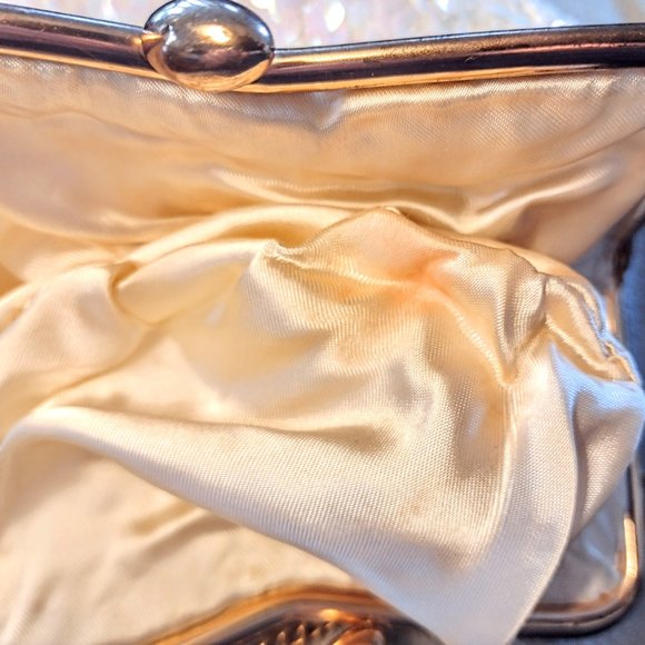 Vintage Women's White Iridescent Sequin Evening Bag/Clutch ~ Gold Tone ~ GVC - Picture 9 of 9